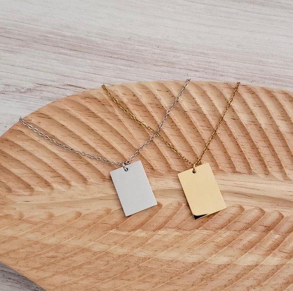 Engraved rectangular necklace